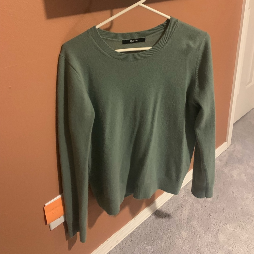 Quince loden green cashmere crew neck sweater, size medium